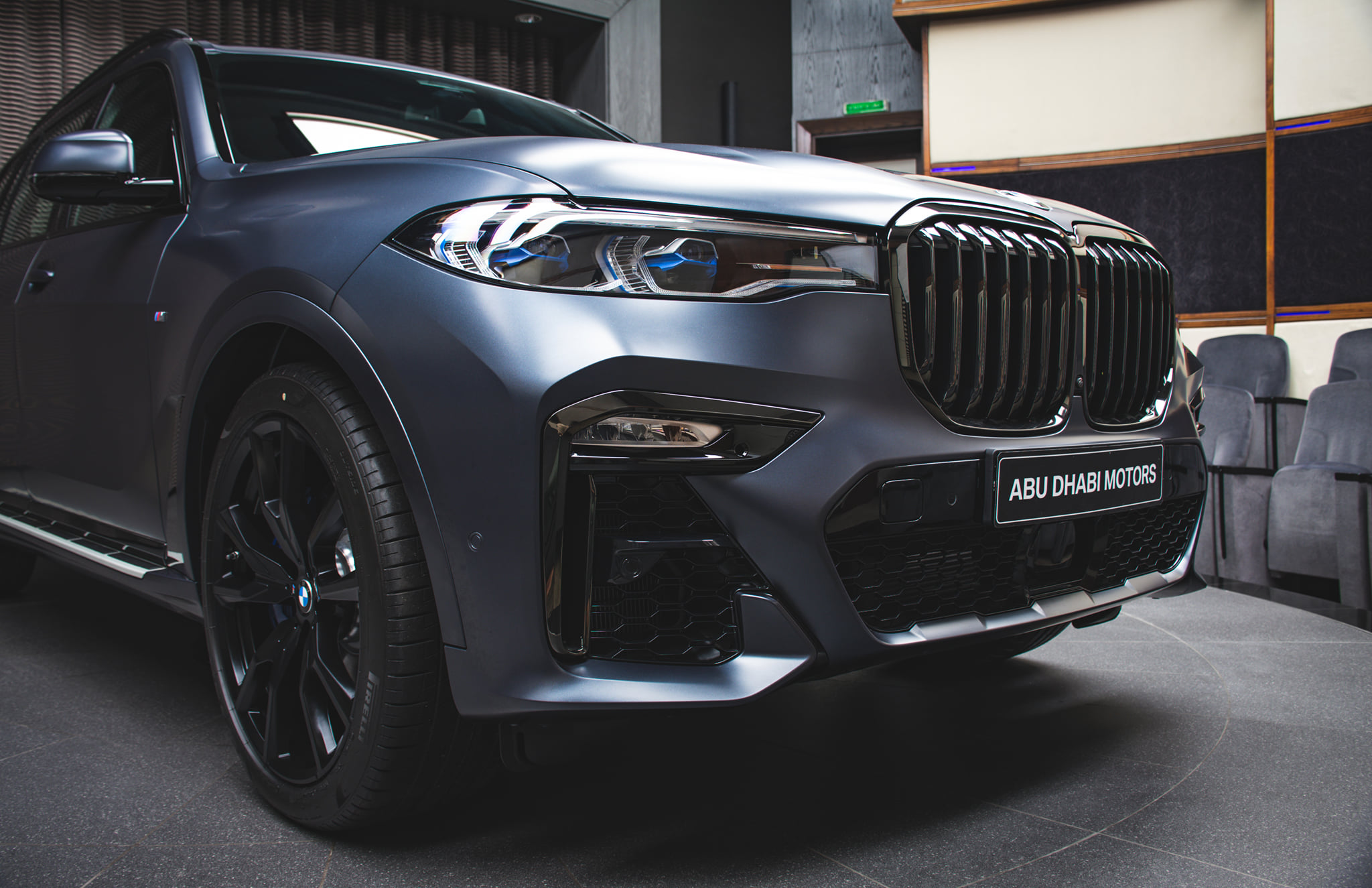 Name:  BMW-X7-Dark-Shadow-Edition-Frozen-Arctic-Grey-G07-M-Sport-Abu-Dhabi-01.jpg
Views: 11259
Size:  392.0 KB