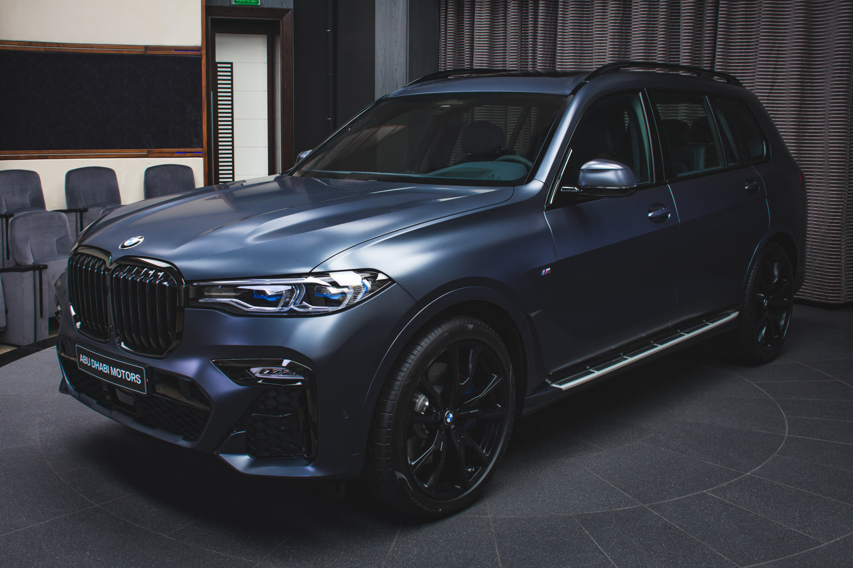 Name:  BMW-X7-Dark-Shadow-Edition-Frozen-Arctic-Grey-G07-M-Sport-Abu-Dhabi-03.jpg
Views: 11684
Size:  407.5 KB