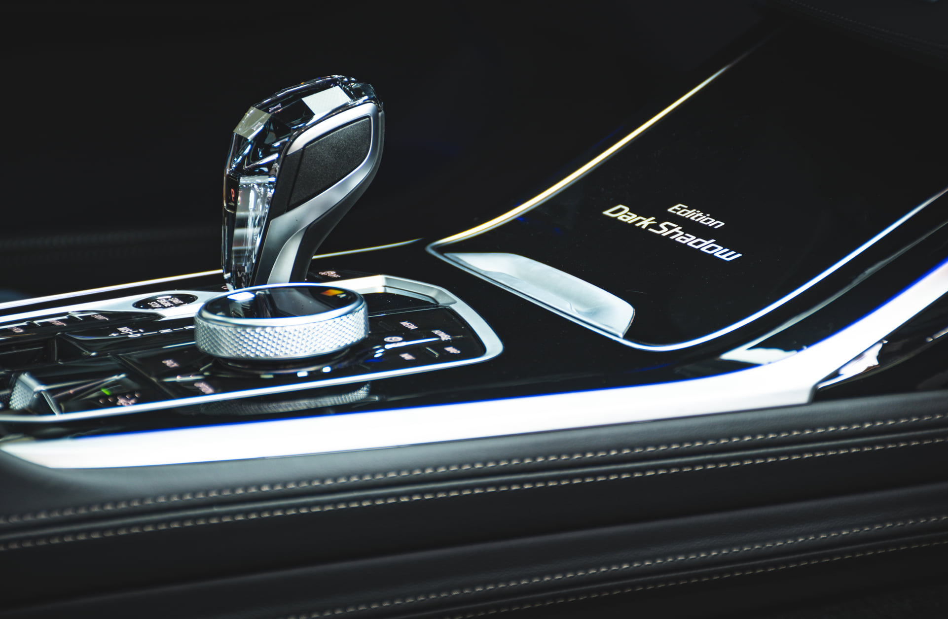 Name:  BMW-X7-Dark-Shadow-Edition-Interieur-Nachtblau-Schwarz-Abu-Dhabi-03.jpg
Views: 10861
Size:  270.8 KB