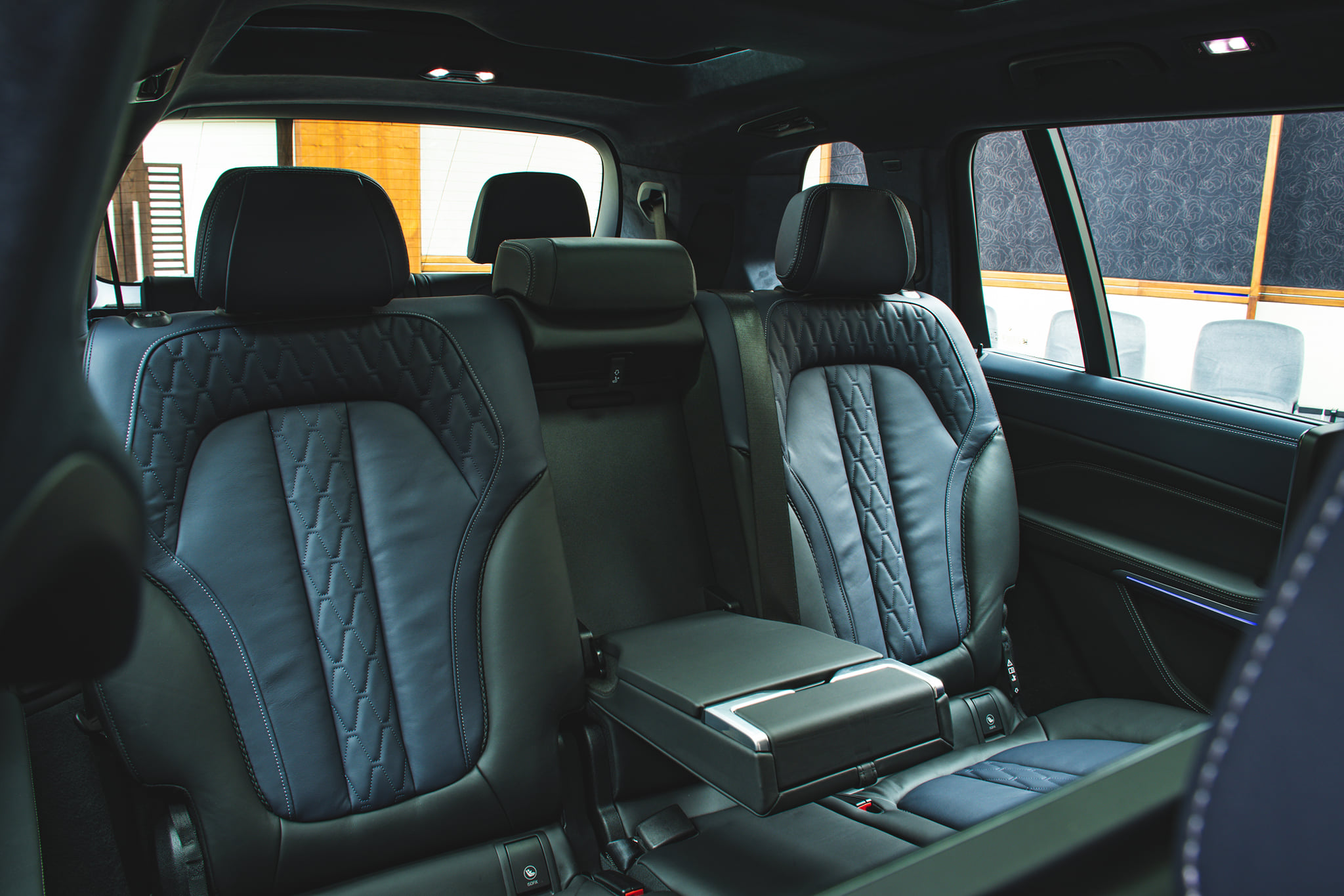 Name:  BMW-X7-Dark-Shadow-Edition-Interieur-Nachtblau-Schwarz-Abu-Dhabi-02.jpg
Views: 10951
Size:  405.4 KB