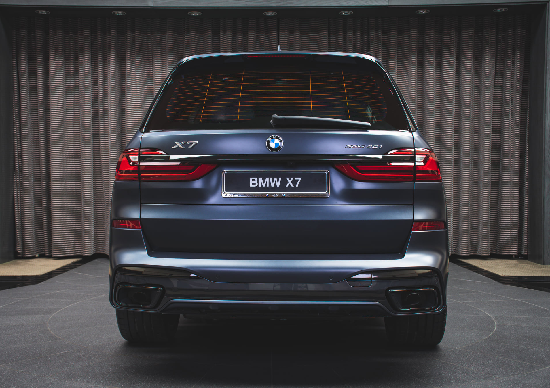 Name:  BMW-X7-Dark-Shadow-Edition-Frozen-Arctic-Grey-G07-M-Sport-Abu-Dhabi-04.jpg
Views: 11088
Size:  468.3 KB